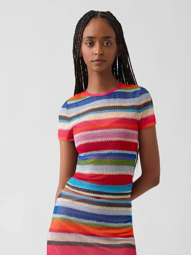 Camiseta transparente con rayas alegres de Gapstudio