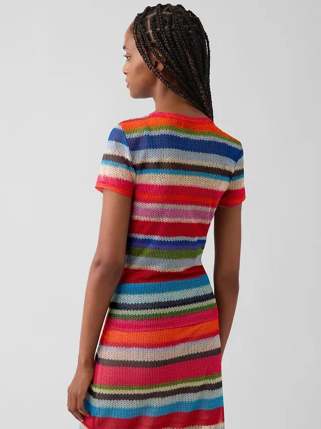Camiseta transparente con rayas alegres de Gapstudio