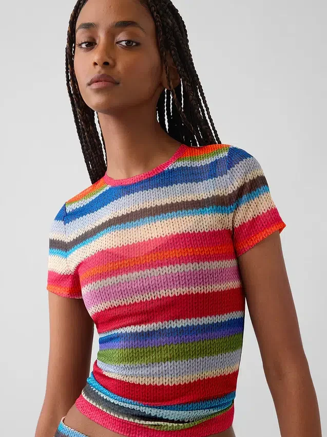 Camiseta transparente con rayas alegres de Gapstudio