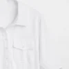 Camiseta utilitaria moderna con mangas hasta el codo