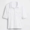 Camiseta utilitaria moderna con mangas hasta el codo