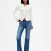Cardigan moderno de cuello redondo