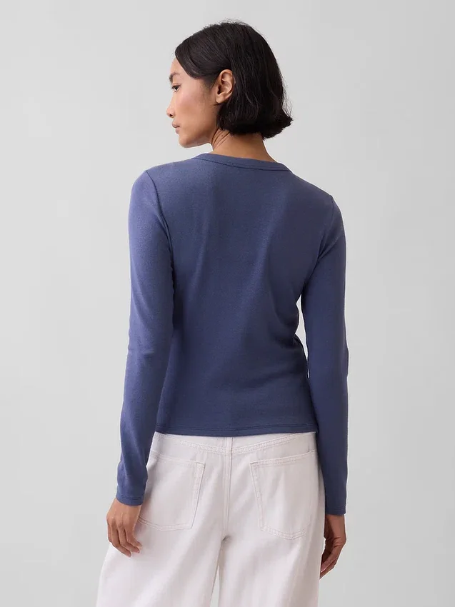 Cardigan moderno de cuello redondo