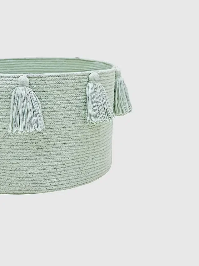 Cesta de Lorena Canals con borlas nuevas en azul salvia