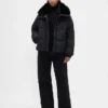 Chaqueta acolchada con ribete de piel sintética