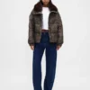 Chaqueta acolchada con ribete de piel sintética