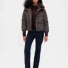 Chaqueta acolchada con ribete de piel sintética