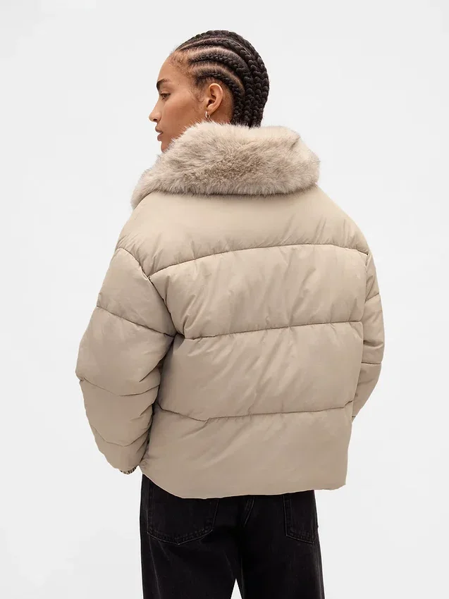 Chaqueta acolchada con ribete de piel sintética