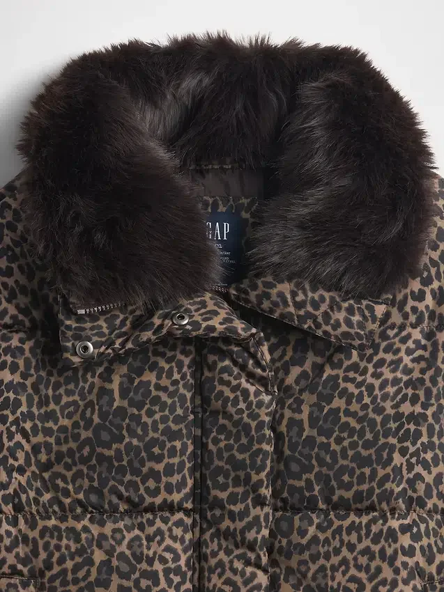 Chaqueta acolchada con ribete de piel sintética