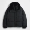 Chaqueta acolchada con ribete de piel sintética