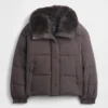 Chaqueta acolchada con ribete de piel sintética