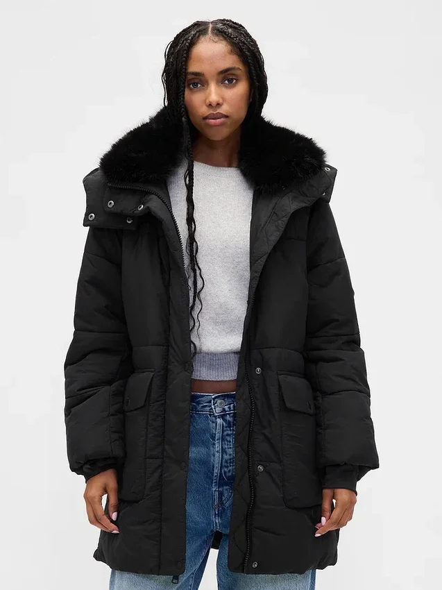 Chaqueta acolchada midi con ribete de piel sintética