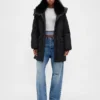 Chaqueta acolchada midi con ribete de piel sintética