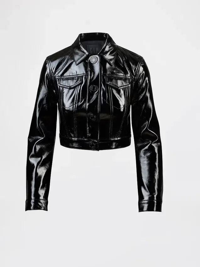 Chaqueta corta de charol vegano de Gapstudio