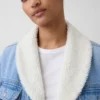 Chaqueta de mezclilla con cuello chal y forro de sherpa