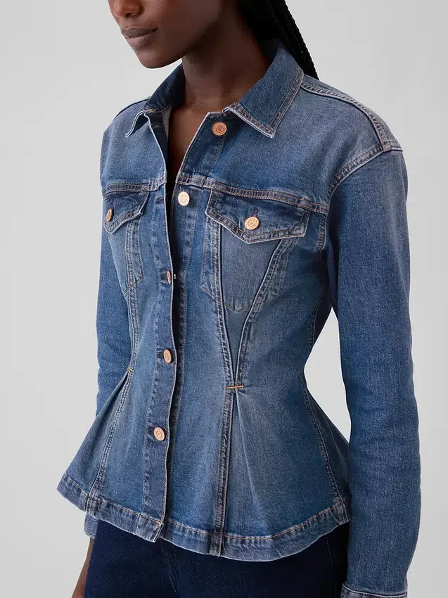 Chaqueta de mezclilla con detalle ajustado