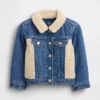 Chaqueta de mezclilla con detalles de sherpa para bebés y niños