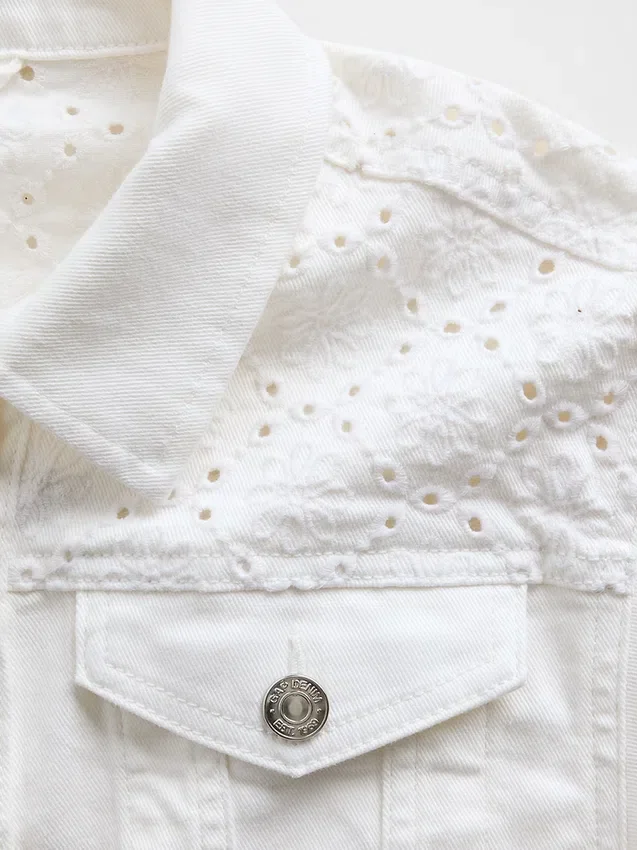Chaqueta de mezclilla con ojales para niños