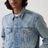 Chaqueta de mezclilla icónica clásica