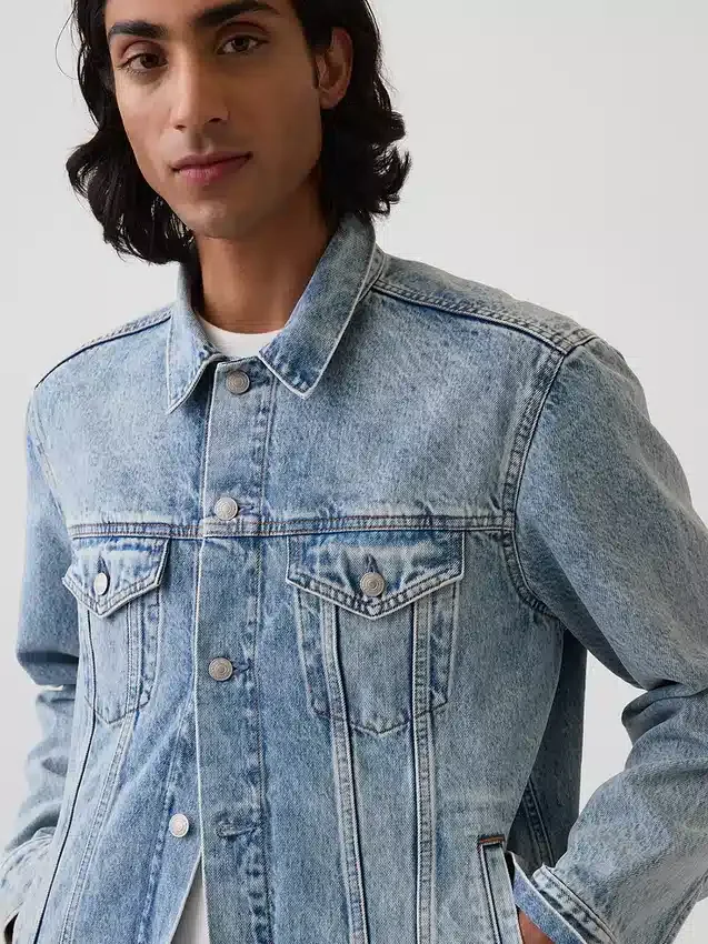 Chaqueta de mezclilla icónica clásica