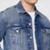 Chaqueta de mezclilla icónica clásica