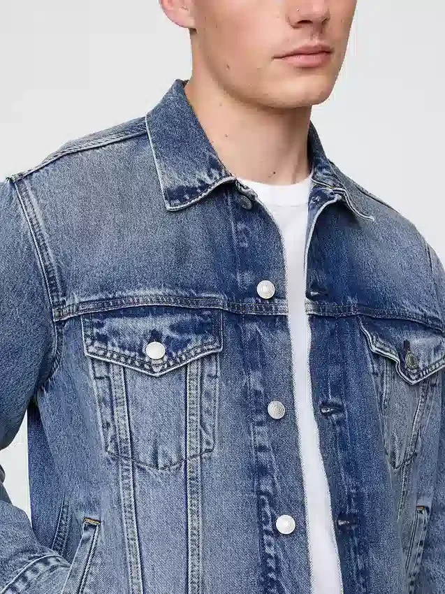 Chaqueta de mezclilla icónica clásica