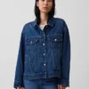 Chaqueta de mezclilla icónica de corte oversize