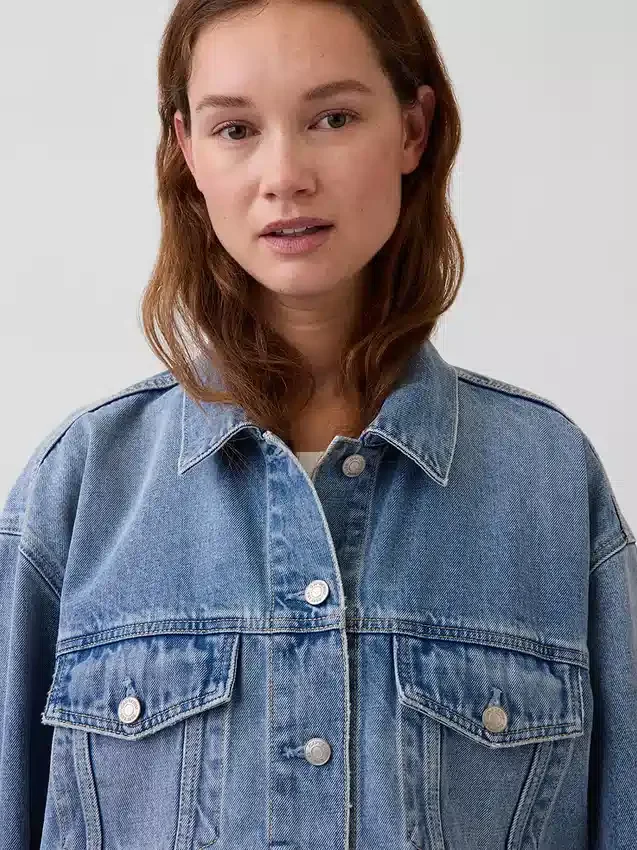 Chaqueta de mezclilla icónica de corte oversize