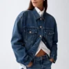 Chaqueta de mezclilla icónica de corte oversize