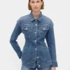 Chaqueta de mezclilla larga y entallada