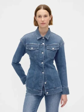 Chaqueta de mezclilla larga y entallada