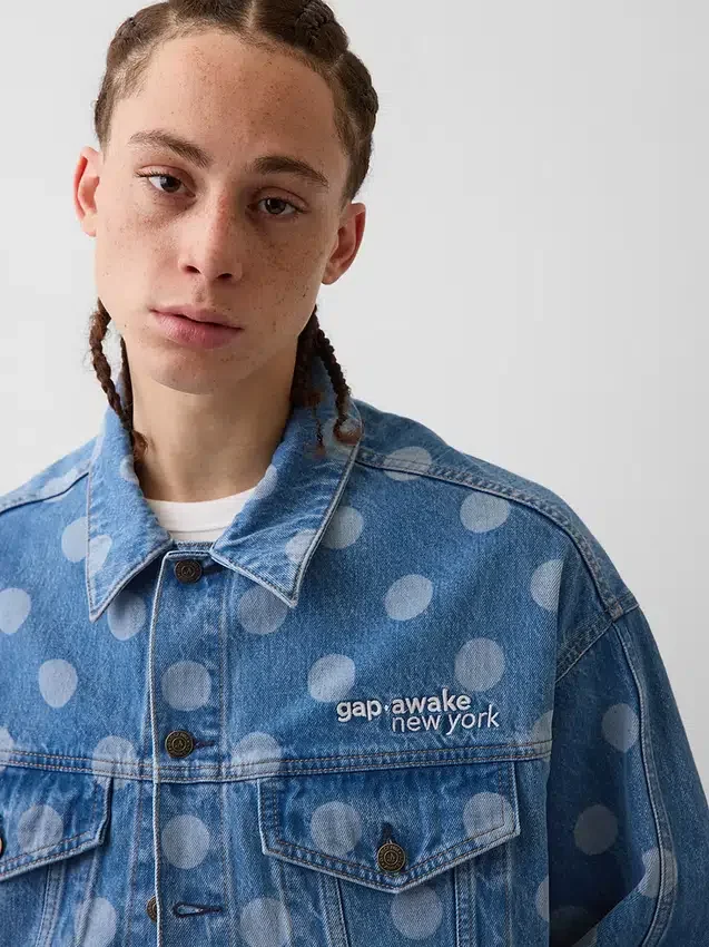 Chaqueta de mezclilla oversize con estampado de lunares Icon de GAP × Awake NY