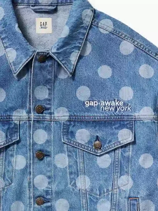 Chaqueta de mezclilla oversize con estampado de lunares Icon de GAP × Awake NY