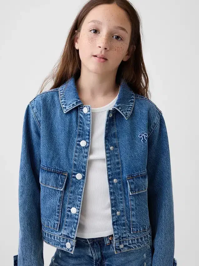 Chaqueta de mezclilla para niños con bolsillos de parche