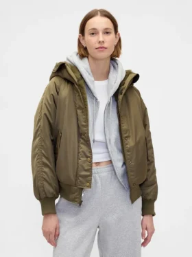 Chaqueta utilitaria con capucha y forro de piel sintética