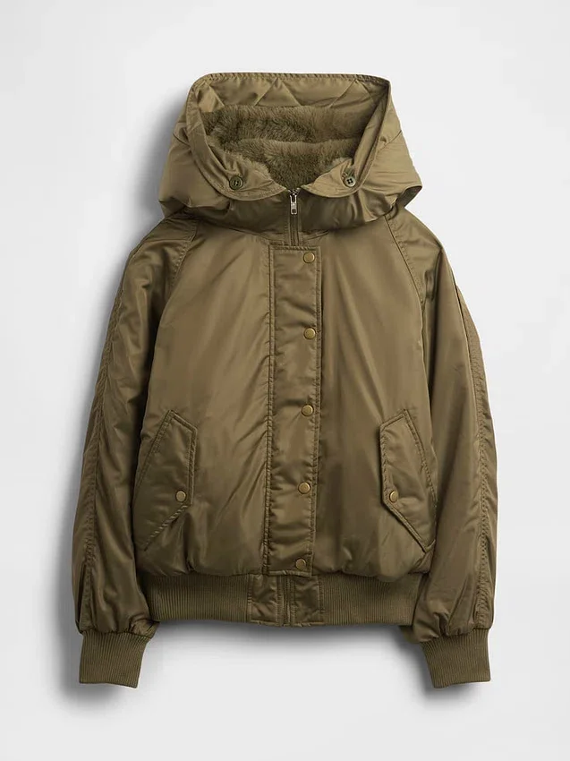 Chaqueta utilitaria con capucha y forro de piel sintética