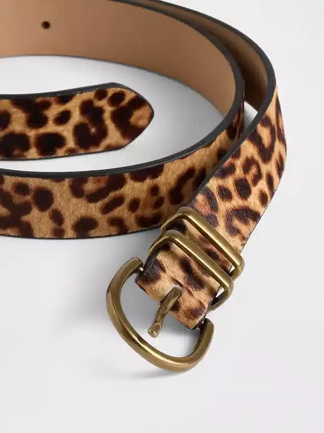 Cinturón de pelo de becerro con estampado de leopardo
