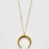 Collar de luna creciente dorado de Admiral Row