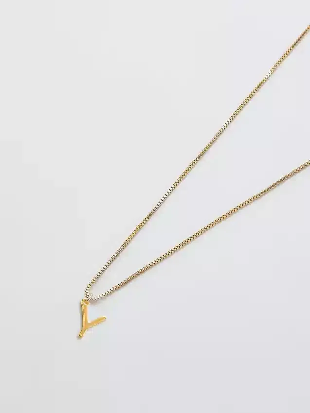 Collar delicado con iniciales de Admiral Row