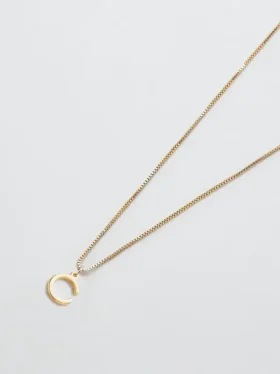 Collar delicado con iniciales de Admiral Row