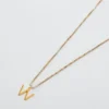 Collar delicado con iniciales de Admiral Row