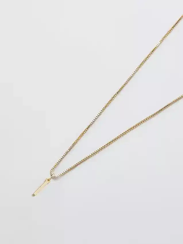 Collar delicado con iniciales de Admiral Row