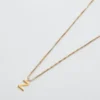 Collar delicado con iniciales de Admiral Row