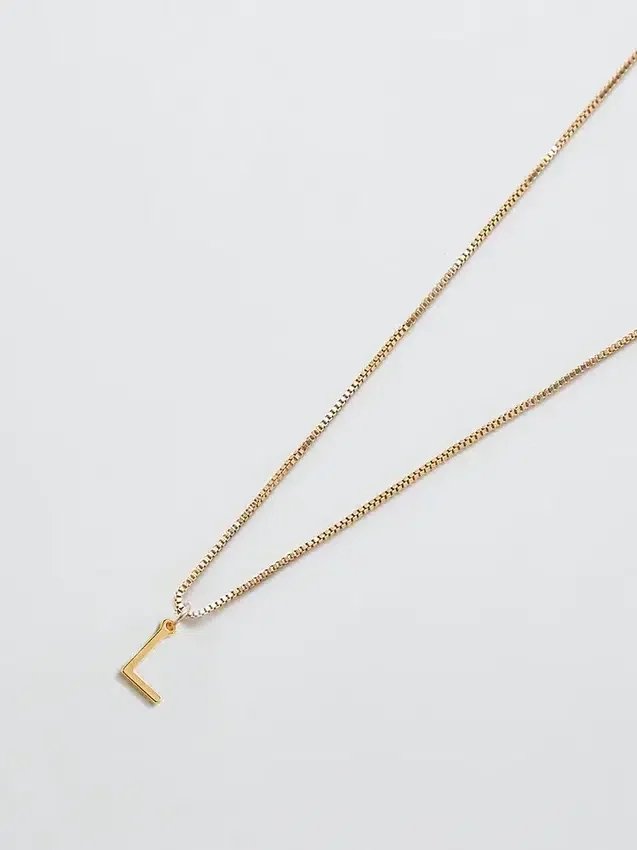 Collar delicado con iniciales de Admiral Row