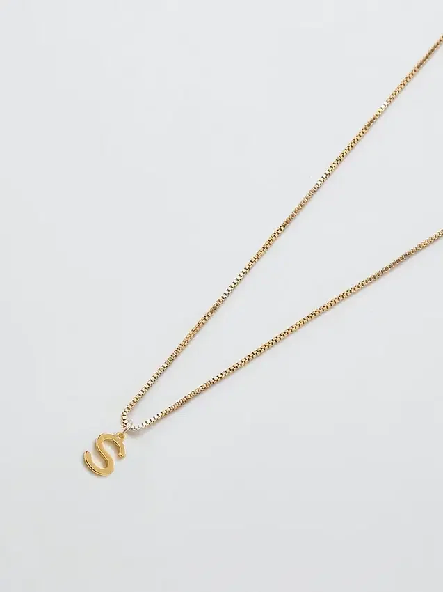 Collar delicado con iniciales de Admiral Row