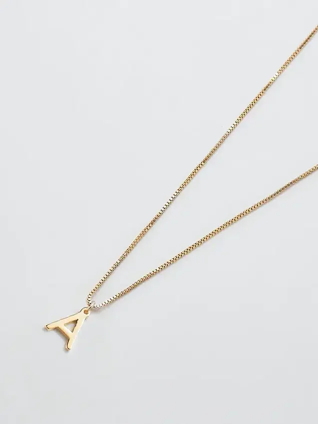 Collar delicado con iniciales de Admiral Row