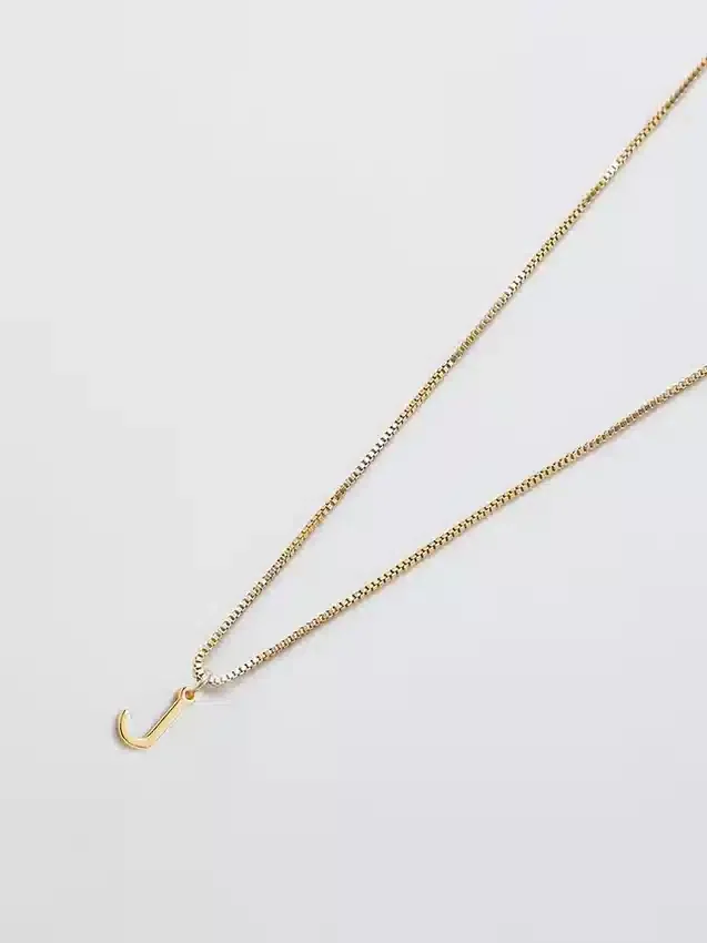 Collar delicado con iniciales de Admiral Row
