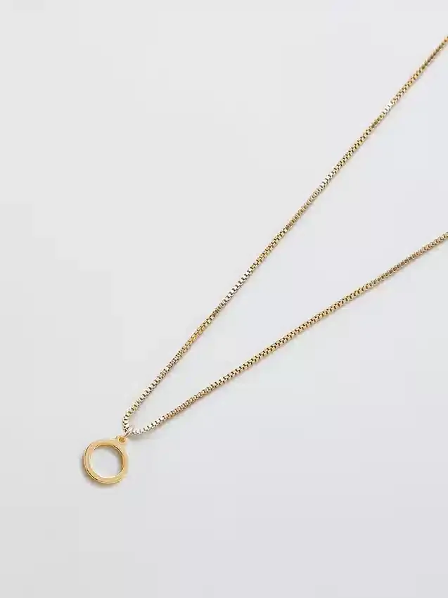 Collar delicado con iniciales de Admiral Row