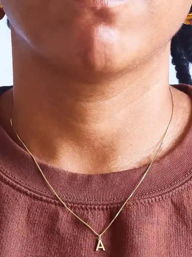 Collar delicado con iniciales de Admiral Row