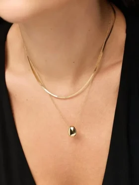 Collar Mini Pebble de oro de Ana Luisa